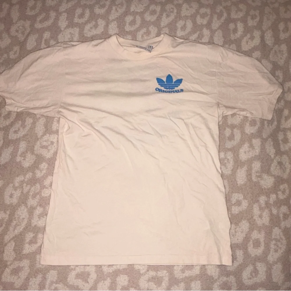 Adidas Originals graphic earth smiley boyfriend fit t shirt S - Picture 3 of 6